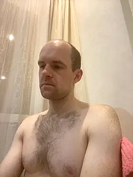 LynnAhNight online show from November 5, 2025, 3:28 am