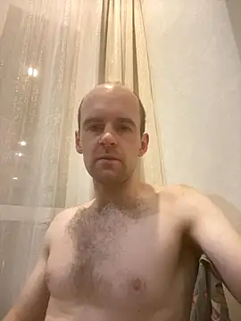 LynnAhNight online show from November 18, 2025, 2:50 am