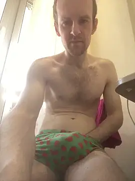 LynnAhNight online show from April 4, 2026, 4:55 am