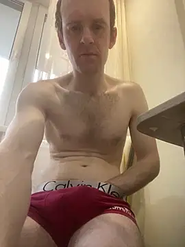 LynnAhNight online show from April 10, 2026, 3:56 am