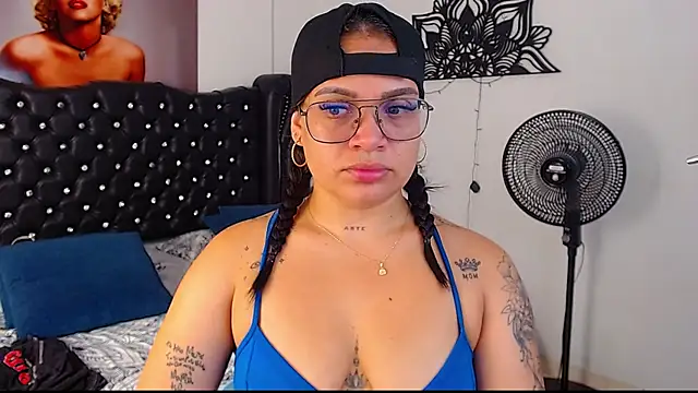 Snapshot of Taliana36 chatting on November 7, 2025, 12:27 pm Taliana36 online show from November 7, 2025, 12:27 pm