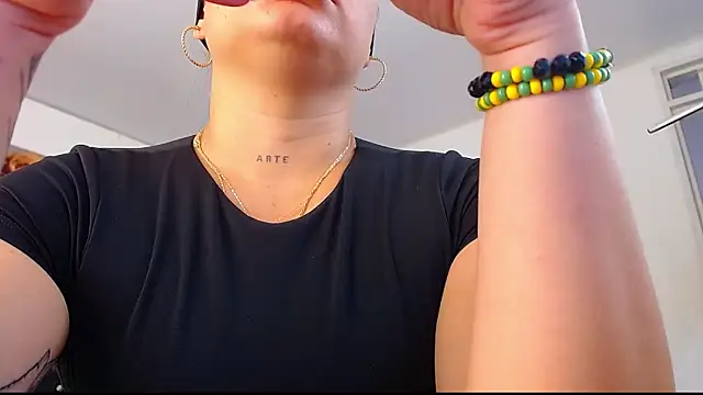 Snapshot of Taliana36 chatting on November 11, 2025, 1:00 pm Taliana36 online show from November 11, 2025, 1:00 pm