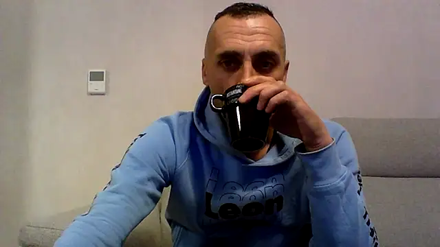 ANGELSANTAMARIA- online show from November 9, 2025, 11:25 pm