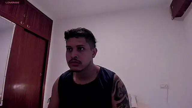 Snapshot of JohanSmith chatting on May 13, 2026, 12:13 pm JohanSmith online show from May 13, 2026, 12:13 pm