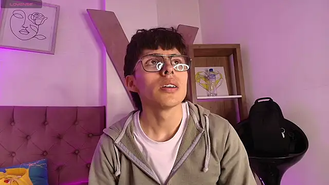 PepperTwink online show from November 27, 2025, 1:02 pm