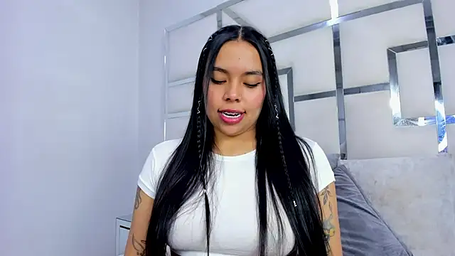 ZoeWan69 online show from October 19, 2025, 1:56 pm