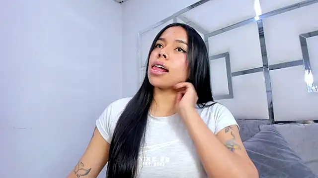 ZoeWan69 online show from November 28, 2025, 12:08 pm