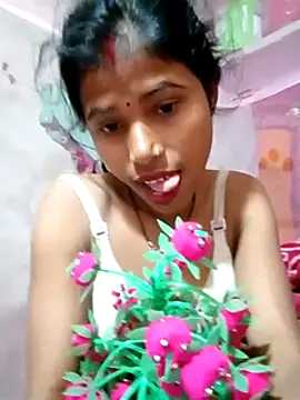 Snapshot of Miss_triha chatting on February 5, 2025, 8:04 pm Miss triha online show from February 5, 2025, 8:04 pm