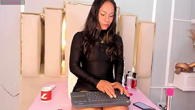 Snapshot of emmysandoval chatting on June 2, 2026, 12:51 pm emmysandoval online show from June 2, 2026, 12:51 pm