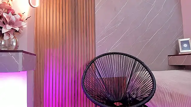 ariana jhonson1 online show from March 15, 2025, 12:13 pm