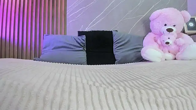 ariana jhonson1 online show from November 19, 2025, 12:38 pm