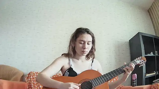 Snapshot of girliemilk chatting on February 15, 2025, 6:44 am girliemilk online show from February 15, 2025, 6:44 am