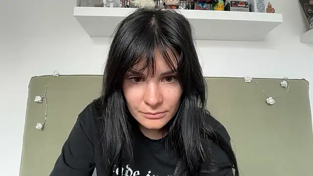 Petitecookie online show from May 17, 2026, 5:42 pm