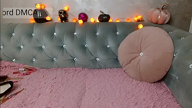 xoCaroxQueenxo online show from October 22, 2025, 11:15 pm