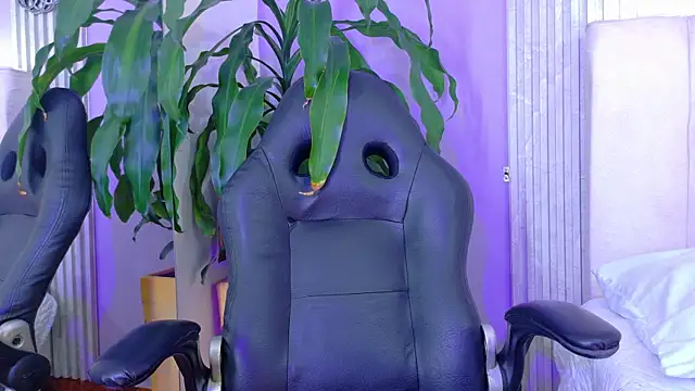 triana crimson online show from March 10, 2026, 2:55 pm