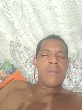 Snapshot of Renato571 chatting on September 16, 2025, 1:17 am Renato571 online show from September 16, 2025, 1:17 am