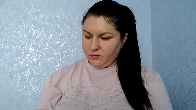 KiraSwee online show from September 9, 2025, 8:25 am