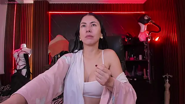 Snapshot of XiaQueen chatting on December 19, 2025, 12:01 pm XiaQueen online show from December 19, 2025, 12:01 pm