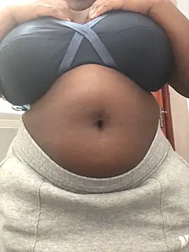 Snapshot of servingBigTitis chatting on February 21, 2025, 7:45 am servingBigTitis online show from February 21, 2025, 7:45 am