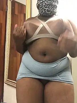 Snapshot of servingBigTitis chatting on March 3, 2025, 6:15 am servingBigTitis online show from March 3, 2025, 6:15 am