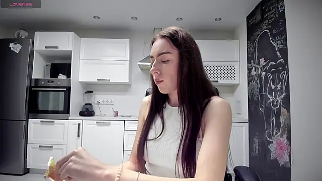 lisenok online show from May 18, 2026, 5:52 pm