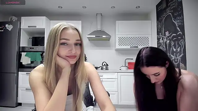 lisenok online show from July 6, 2026, 9:17 pm