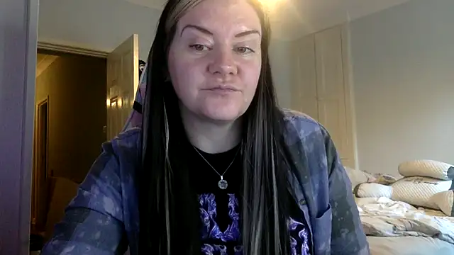 AureliaXOX online show from February 7, 2025, 11:45 am