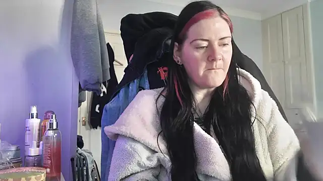 AureliaXOX online show from November 3, 2025, 9:54 am