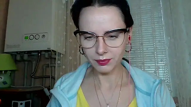 LuminousLady online show from October 9, 2025, 7:28 am
