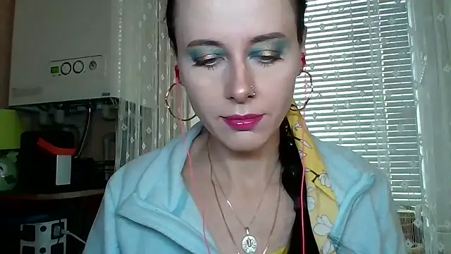 Snapshot of LuminousLady chatting on November 6, 2025, 11:00 am LuminousLady online show from November 6, 2025, 11:00 am