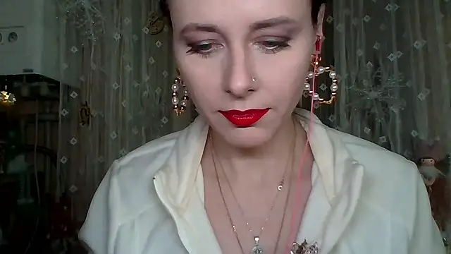 Snapshot of LuminousLady chatting on January 13, 2026, 5:29 pm LuminousLady online show from January 13, 2026, 5:29 pm