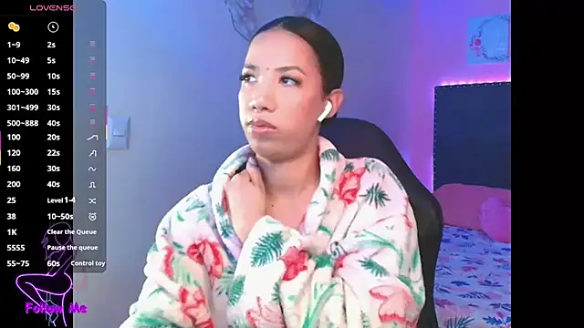 SallyWhitee online show from September 17, 2025, 3:52 am