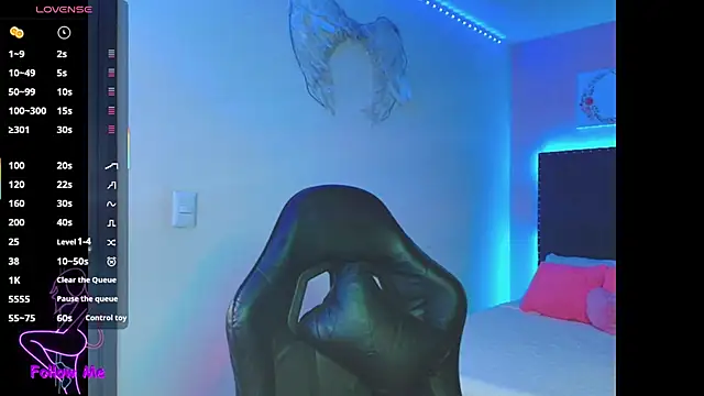 SallyWhitee online show from October 27, 2025, 3:43 am