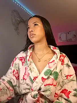 SallyWhitee online show from April 1, 2026, 4:24 am