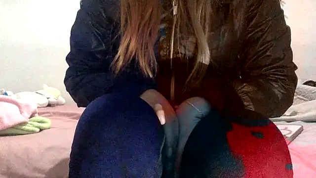 sharonlopez9611 online show from December 17, 2025, 2:39 am