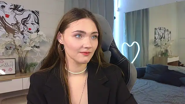 Kira Jin online show from March 4, 2025, 8:35 am