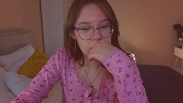 Snapshot of Mia_Luw chatting on February 5, 2026, 10:42 am Mia Luw online show from February 5, 2026, 10:42 am