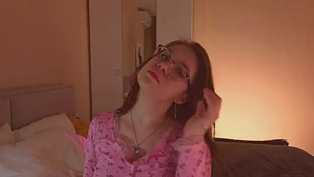 Snapshot of Mia_Luw chatting on February 7, 2026, 12:36 am Mia Luw online show from February 7, 2026, 12:36 am