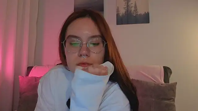 Snapshot of Mia_Luw chatting on July 22, 2026, 4:10 pm Mia Luw online show from July 22, 2026, 4:10 pm
