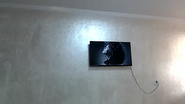 RoyalDessertt online show from December 1, 2025, 7:24 am