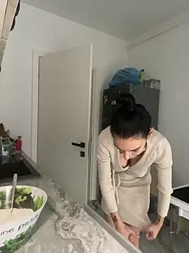 Celine Roxelle online show from September 19, 2025, 1:56 pm