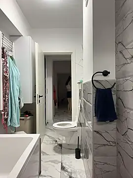Celine Roxelle online show from May 27, 2026, 7:27 am