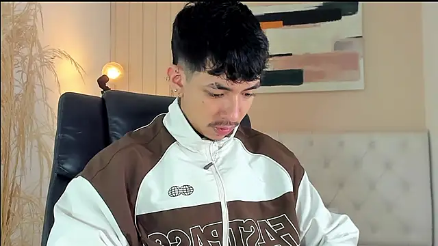 ISAAC CRYSTON online show from November 24, 2025, 8:52 pm