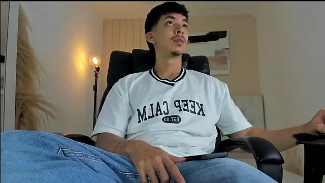 ISAAC CRYSTON online show from December 1, 2025, 8:47 pm