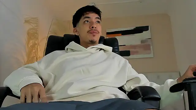 ISAAC CRYSTON online show from December 13, 2025, 10:37 pm