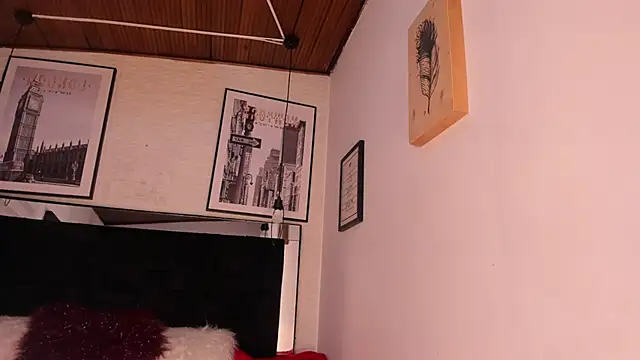 tylla  online show from December 5, 2025, 3:48 am