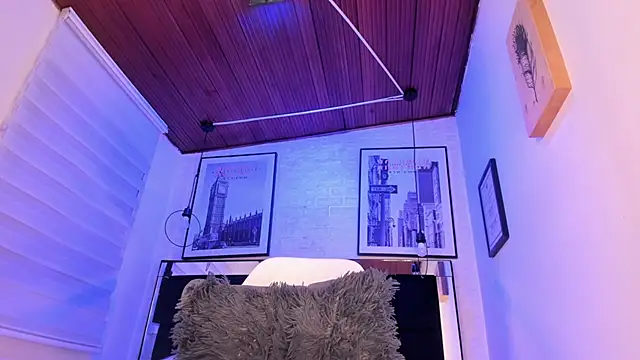 tylla  online show from December 23, 2025, 4:21 am