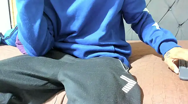 guyeifmaxiro online show from February 23, 2025, 12:08 am