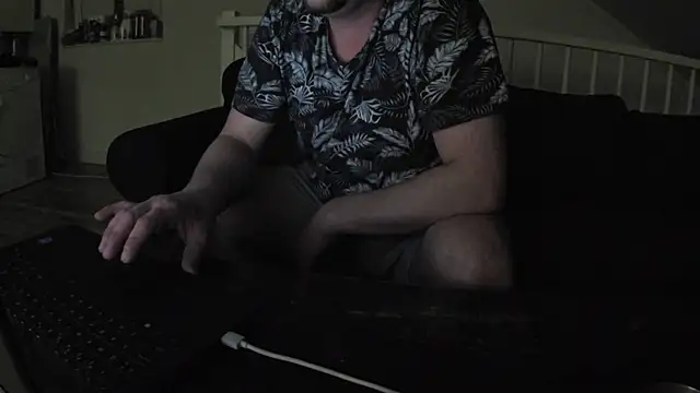 YourLoveBoyKevin online show from February 28, 2025, 9:44 pm