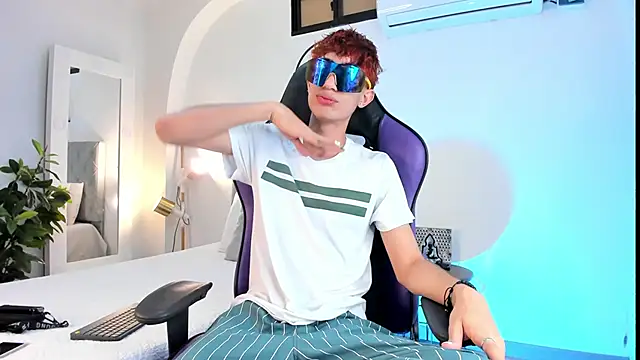 NovaaWheler online show from February 24, 2025, 4:38 am